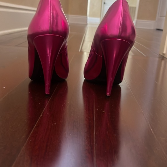 Bright pink Saint Laurent pointy heels - Picture 3 of 4